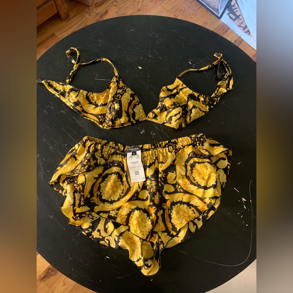 Versace underwear set. Size 30 US waist. Cup size 32 C. Worn once